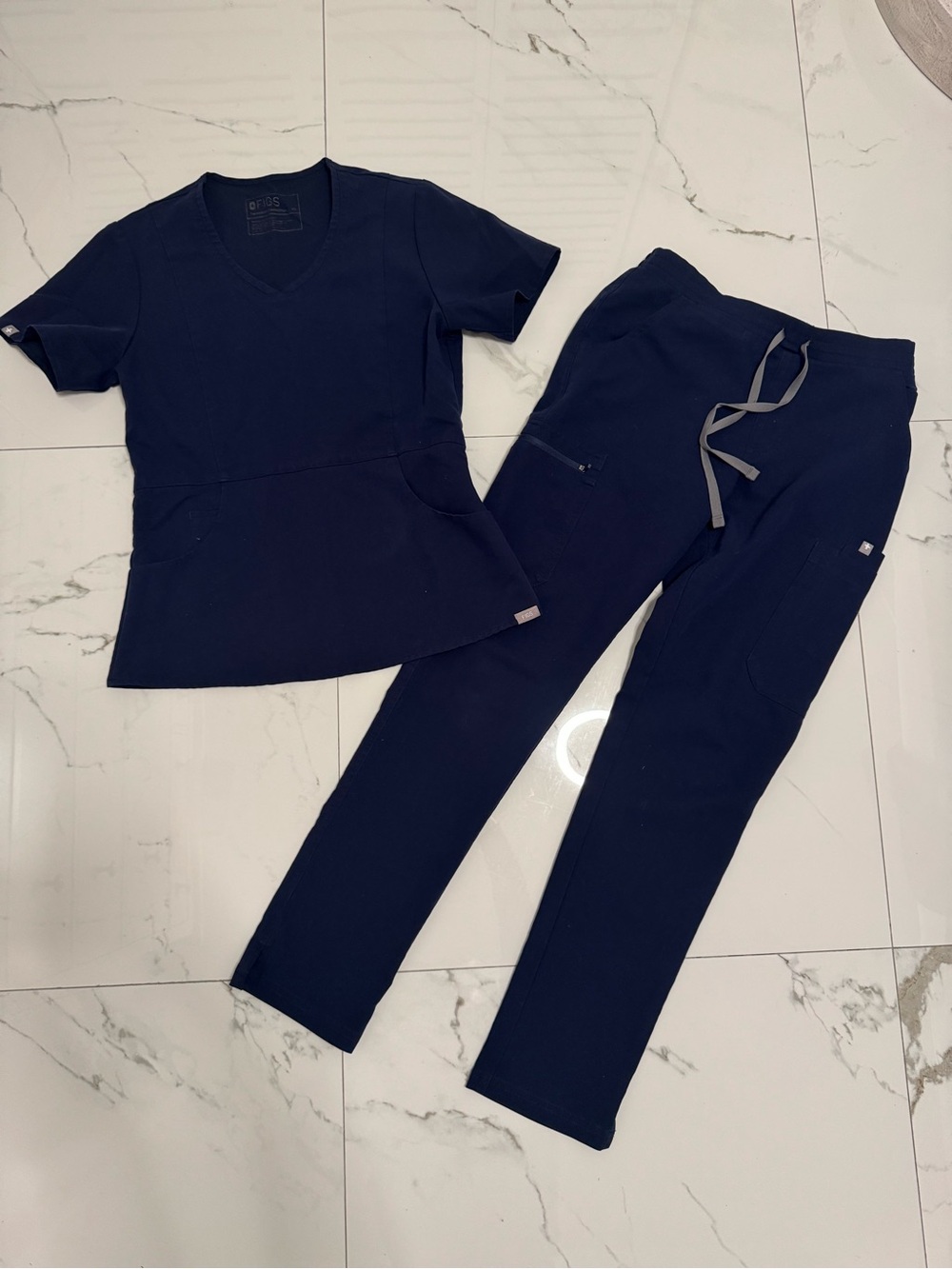 Figs Women's V-Neck Scrub Top & Drawstring Pants Set - Navy